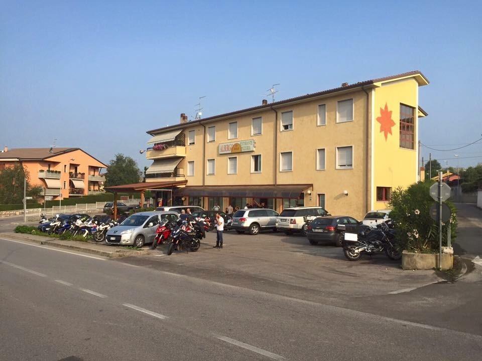 Albergo Al Sole Castelnuovo del Garda Bagian luar foto