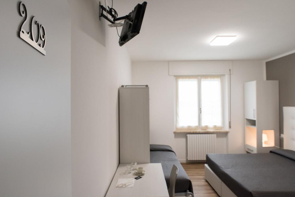 Albergo Al Sole Castelnuovo del Garda Bagian luar foto
