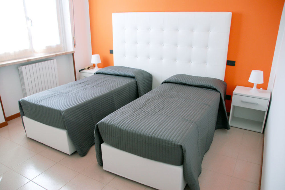 Albergo Al Sole Castelnuovo del Garda Bagian luar foto
