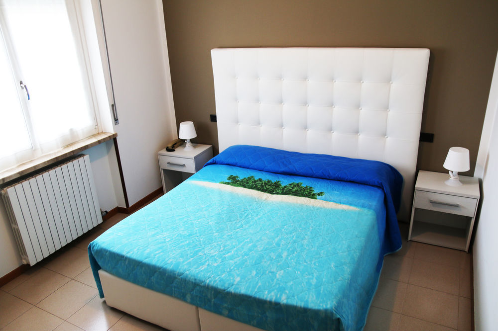Albergo Al Sole Castelnuovo del Garda Bagian luar foto
