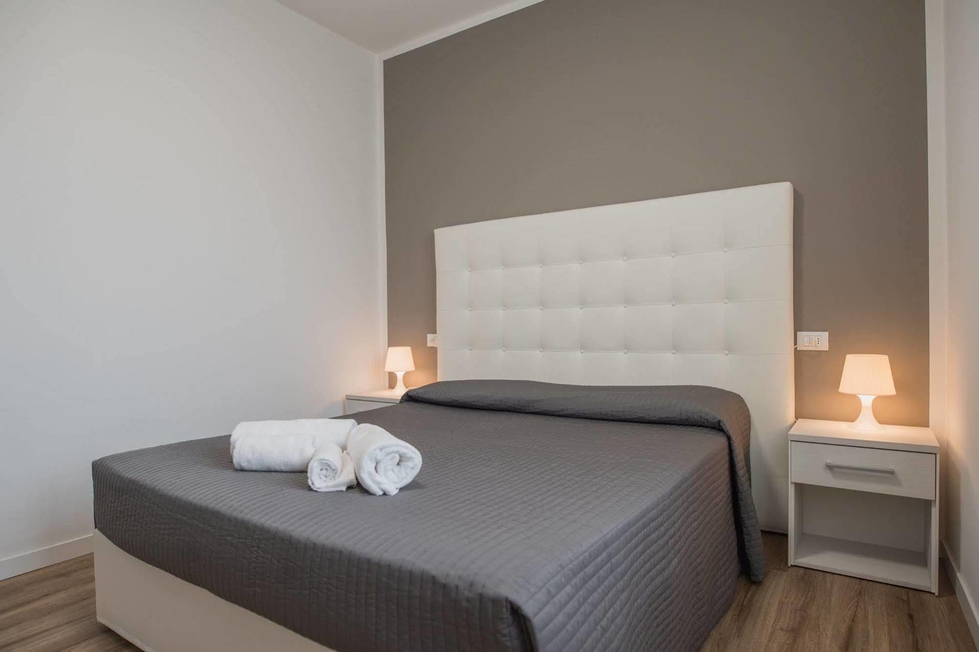 Albergo Al Sole Castelnuovo del Garda Bagian luar foto