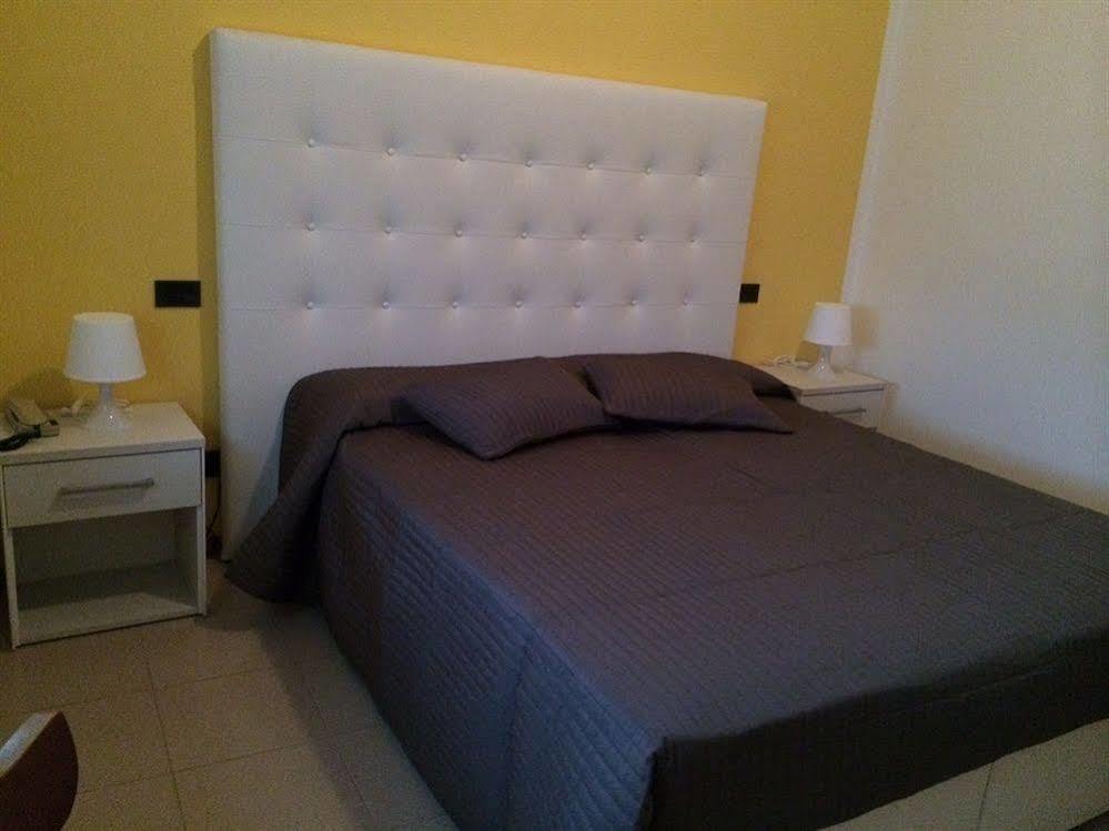 Albergo Al Sole Castelnuovo del Garda Bagian luar foto