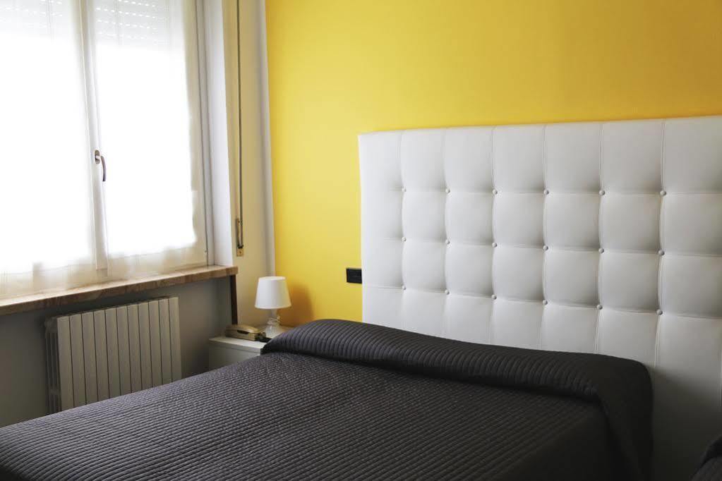 Albergo Al Sole Castelnuovo del Garda Bagian luar foto